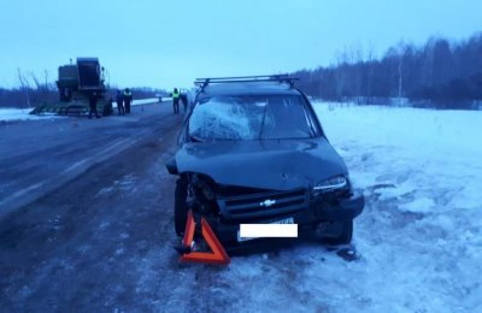 Пьяный водитель врезался в комбайн