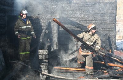 Огонь уничтожил коровник в селе Павлово