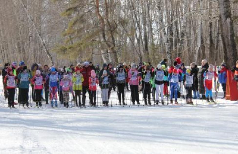 В Венгерово сто лыжников разыграли 10 комплектов наград