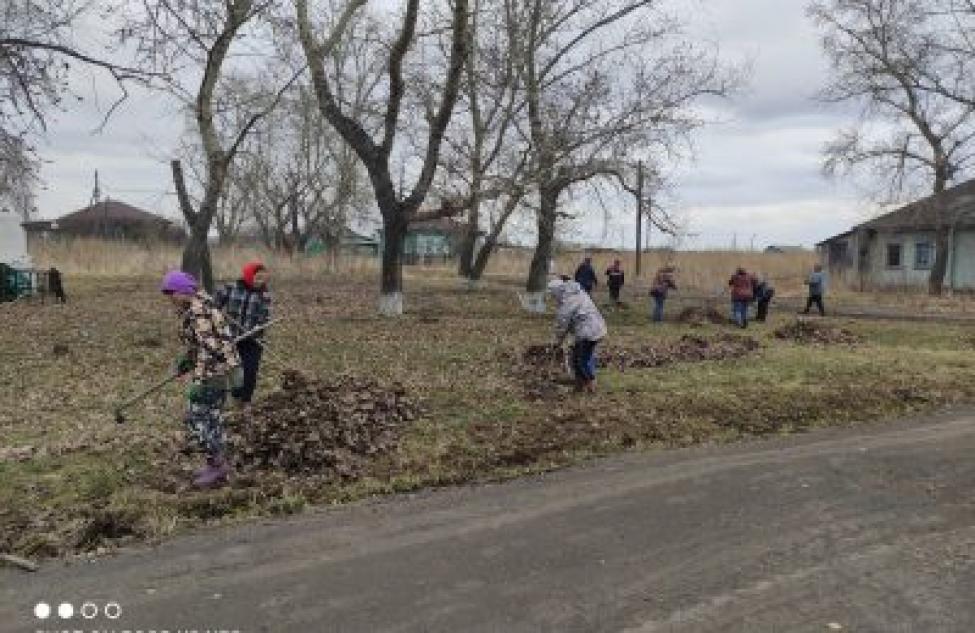 Всем селом прибирались  Шипицынцы