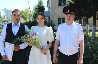 Венгеровских полицейских поздравили с Днем  семьи, любви и верности