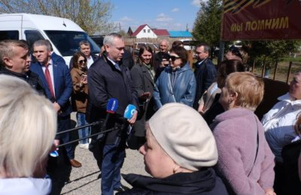 Андрей Травников в ходе рабочей поездки обсудил с жителями Новосибирского района перспективы развития территории