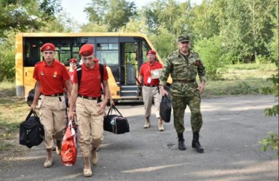 Губернатор Андрей Травников посетил палаточный лагерь «Юнармеец»