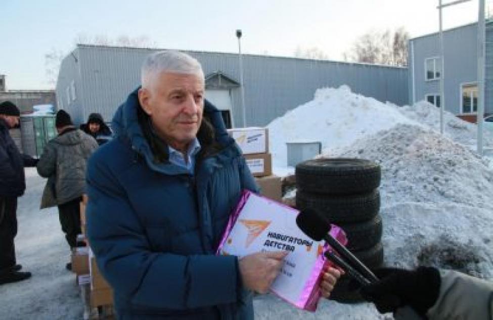 Депутаты Законодательного Собрания Новосибирской области отправили новогодний груз в зону специальной военной операции