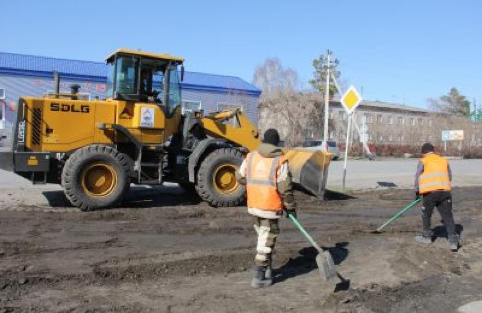 Приводят в порядок улицы райцентра