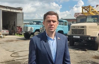 Александр Аксёненко помог отправить фронтовикам автокран и два грузовика