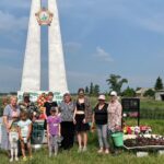 Шипицынцы высадили цветы у памятника погибшим воинам-землякам