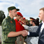 Преемственность поколений: юные патриоты региона открыли профильную смену «Юный десантник» на плацу легендарной бригады спецназа