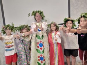 Сплели венки, водили хоровод накануне Ивана Купалы