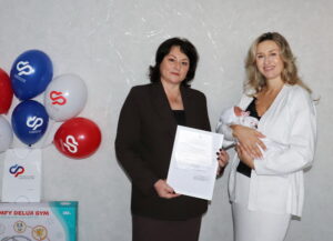 Отделение СФР по Новосибирской области оформило 300-тысячный сертификат на материнский капитал