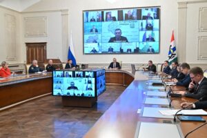 Губернатор поручил дорожникам и главам муниципалитетов перейти в усиленный режим содержания дорог в период снегопада