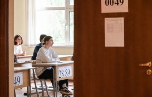 Вузы не станут принимать троечников