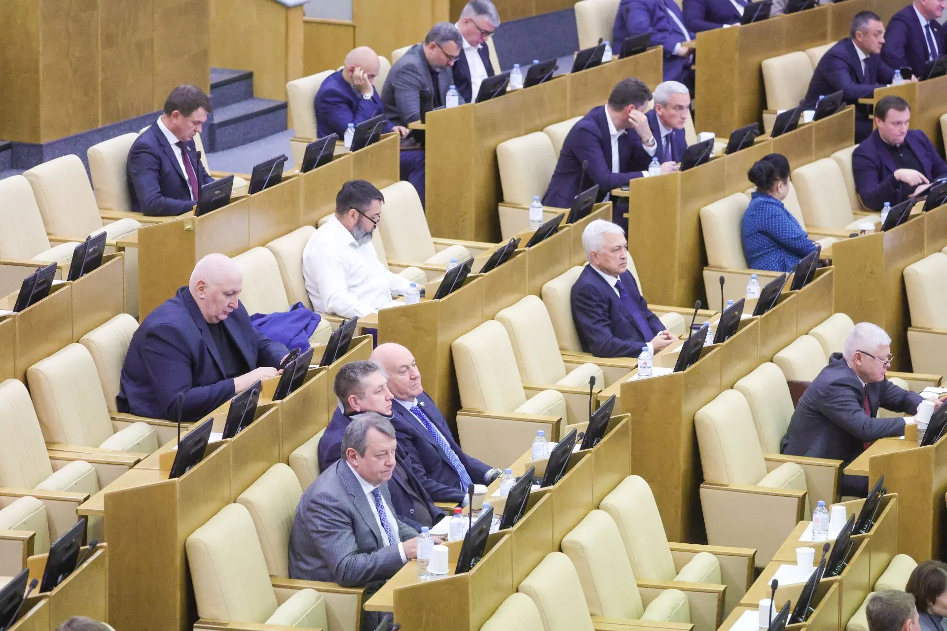 Госслужащим хотят запретить покупать зарубежную недвижимость