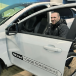 Отделение СФР по Новосибирской области выдало 16 новых автомобилей жителям региона, пострадавшим на производстве