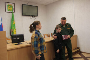 В Венгерово вручили семьям награды погибших бойцов