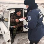 Сотрудники Госавтоинспекции Венгеровского района провели акцию «5 фактов о дорожной безопасности»