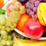 Новогодняя радуга на тарелке: выбираем фрукты для праздничного застолья