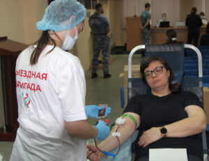 Новосибирские приставы провели традиционную донорскую акцию