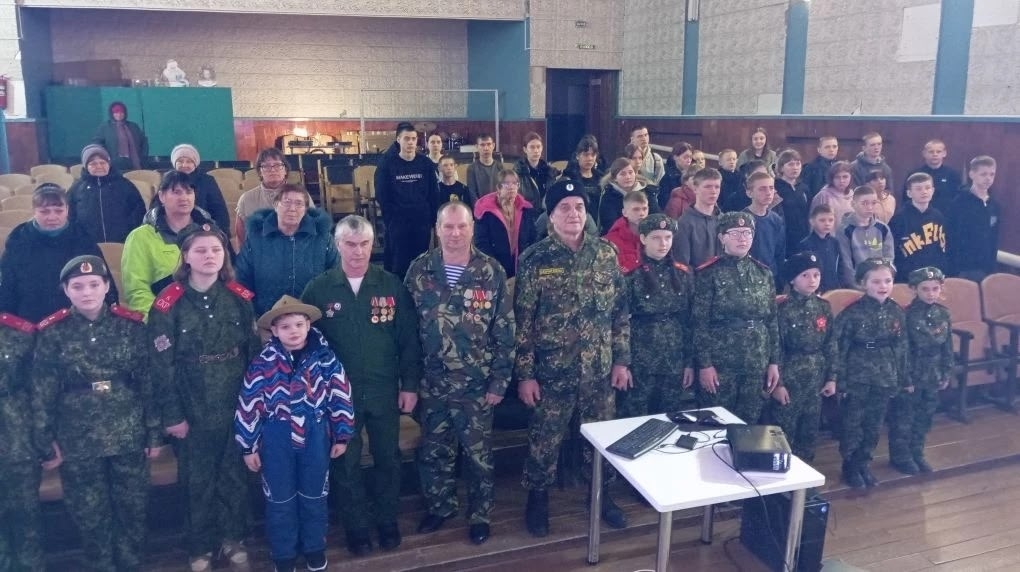 Самый пронзительный момент вечера – письмо из Афганистана. Фото: https://vk.com/voznesenka.kultura