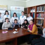 Венгеровские мастерицы связали для бойцов тёплые шапки с сибирским характером