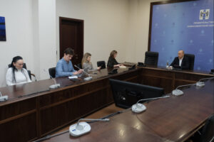 В выходные дни в регионе активно велась работа по доведению мер социальной поддержки семьям, пострадавшим из-за изъятия животных