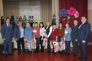 Депутат Законодательного собрания Новосибирской области поздравил в Венгерово мастеров машинного доения