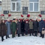 Память выпускника-участника СВО увековечили в школе Новосибирской области