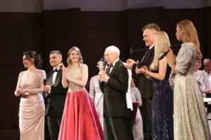 Музыкальная радиогазета звучала над Венгерово в первый день короткой рабочей недели