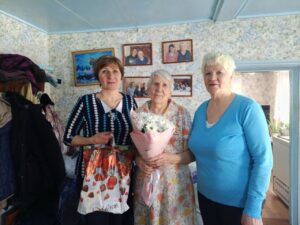 Труженицу и мать-героиню поздравили с юбилеем в Новосибирской области