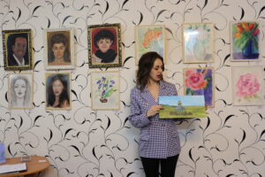 Лучший дзайнер-модельер, лауреат конкурса классической живописи “Таланты России” из Москвы открыла персональную выставку картин в поселке Новосибирской области