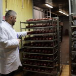 На социальной ярмарке в Новосибирске свою продукцию представляет Венгеровский мясокомбинат