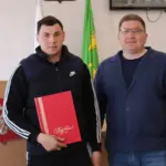 Глава Венгеровского округа вручил сертификат на жилье