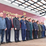 Губернатор Андрей Травников поздравил воинов-спецназовцев с наступающим Днём Победы