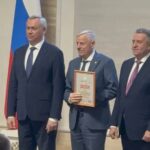 Лучших директоров наградили в правительстве Новосибирской области