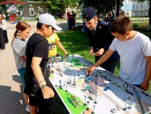 Венгеровские школьники вспомнили Правила дорожного движения на праздновании Дня детей