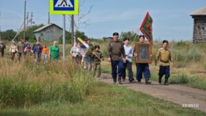 Кресным ходом с иконой прошлись казаки по деревне Ахтырка