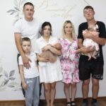 Двух новорожденных пригласили в администрацию Венгеровского округа