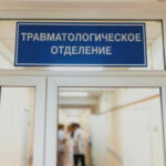 Травматолог из Новосибирска назвал кто чаще всего поступает в больницу летом