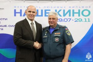 Александр Карелин поблагодарил новосибирских спасателей за службу