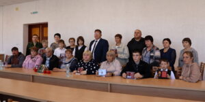 Награды участников СВО вручили семьям бойцов под Новосибирском