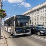 В Новосибирске водитель автобуса не выпускал людей около 15 минут