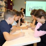 Школьники Новосибирской области написали письма поддержки участникам СВО